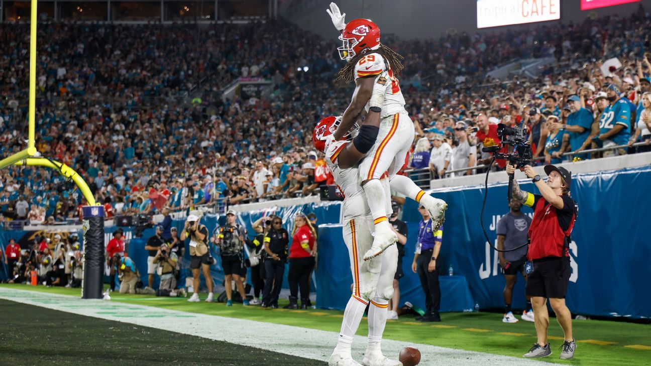The Playbook: Lineup locks, Shadow Reports for Week 6